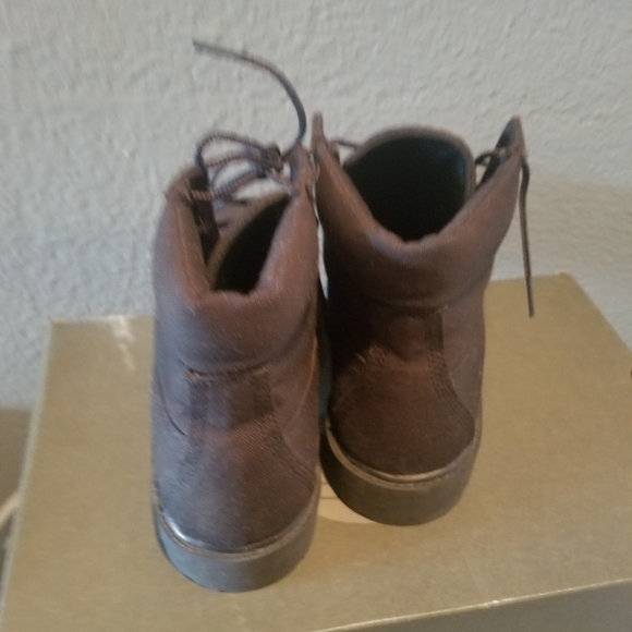 Shoes - Picture 3 of 4